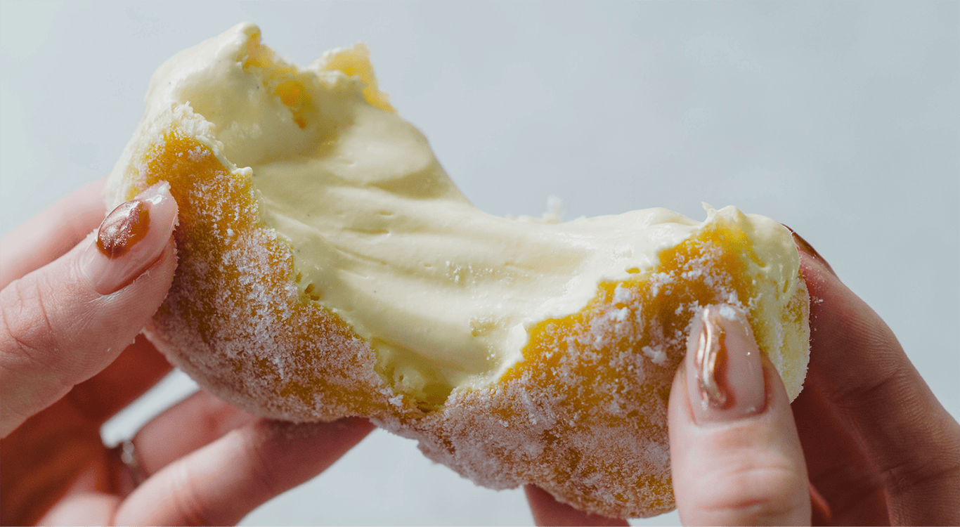 クリームがたっぷりの生ドーナツ